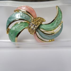 Brooch pin enamel  gold tone realized pink and green rhinestones vintage bow